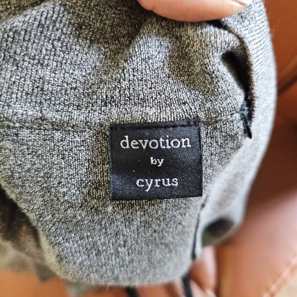 Devotion by Cyrus Gray Cardigan Size Small - Picture 3 of 5